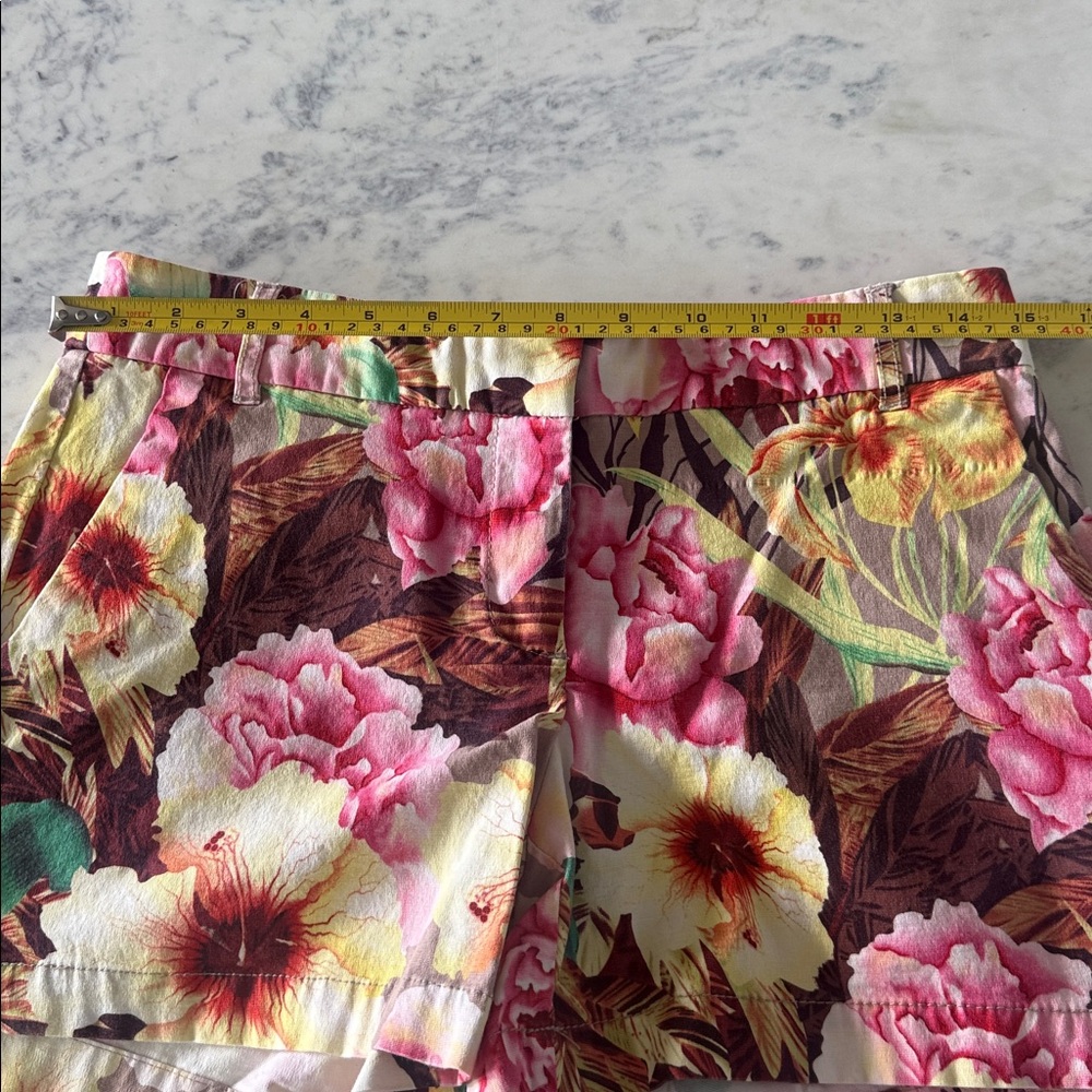 011 Dalia Collection- Chic High Waist Tropical Floral Shorts - Picture 5 of 7